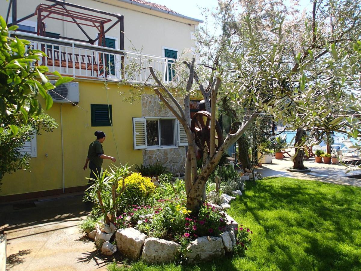 Apartments By The Sea Blace, Neretva Delta - Usce Neretve - 16068 Eksteriør bilde